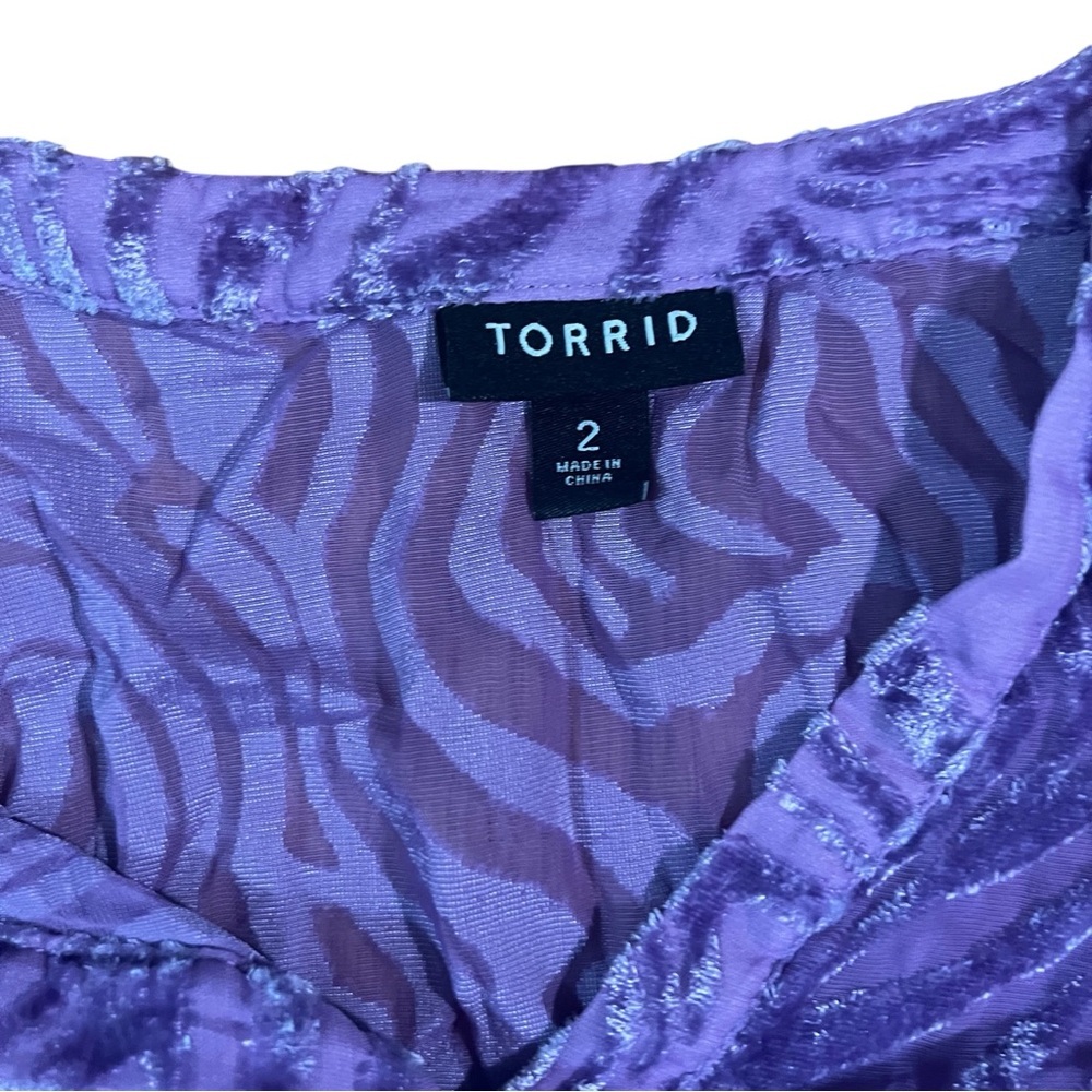 Torrid Purple Velvet Burnout Blouse Split Neck Tunic Top Size 2 - Picture 8 of 10
